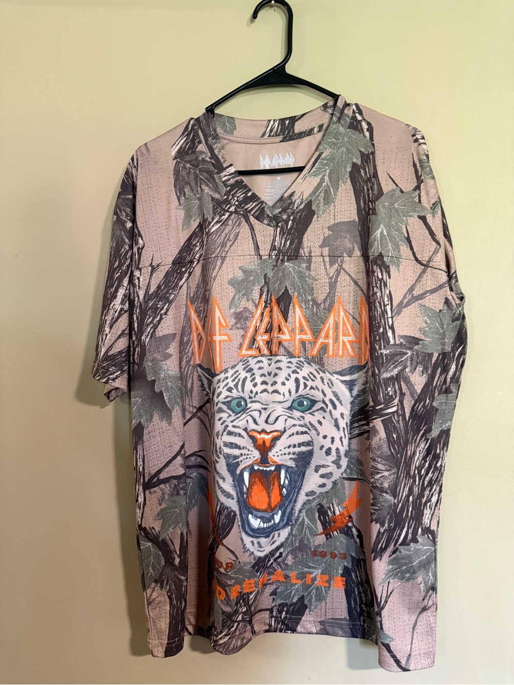 Men's Graphic V-Neck Shirt with Leopard Motif - Pink Camo Print